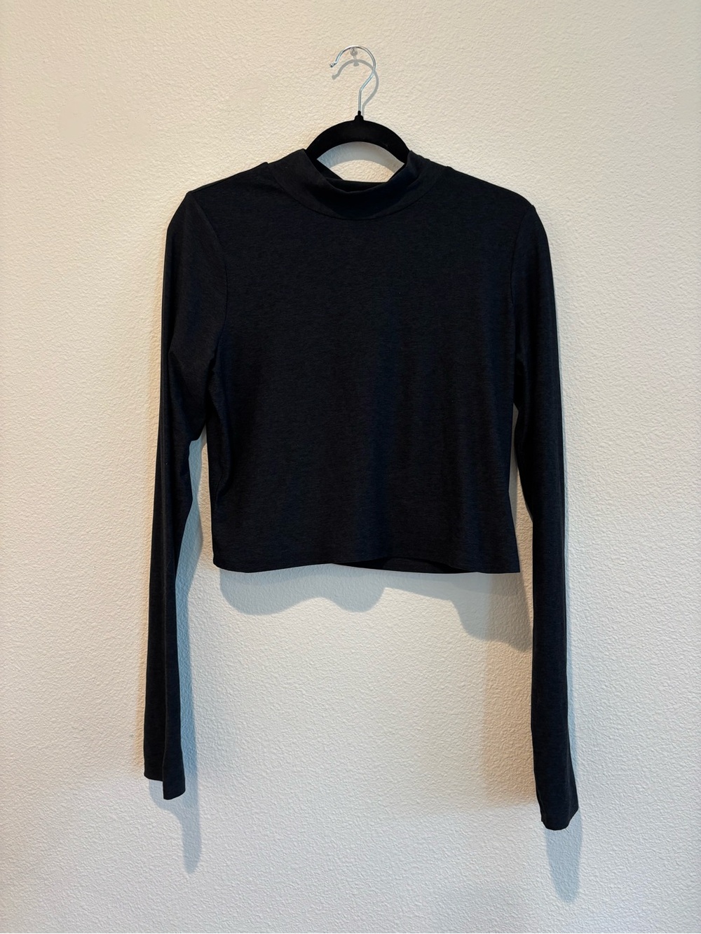 beyond yoga long-sleeve cropped mock neck top size large
